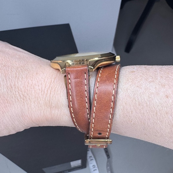 Michael Kors MK-2256 Slim Runway Women's Watch - Picture 5 of 17